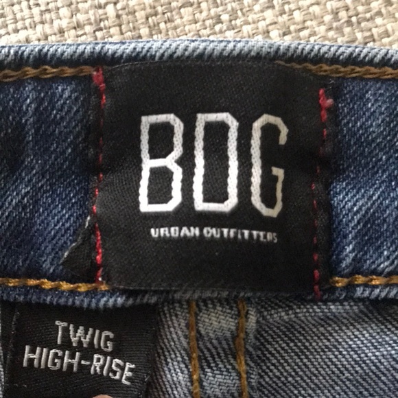 BDG Twig High-Rise Distressed Jeans - Picture 3 of 10